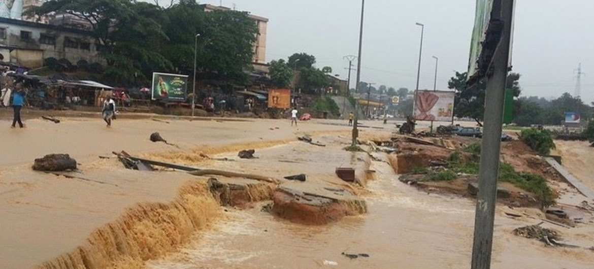 Inondations à Abidjan, en Côte d'Ivoire, en juin 2014. Photo IRIN/Alexis Adele