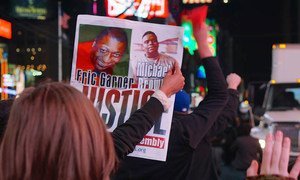 Protestors in New York City demonstrate in the wake of the verdict in the case of the police shooting of Missouri teenager Michael Brown (24 November 2014).