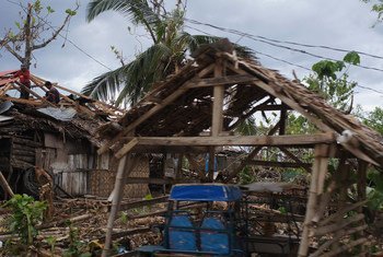 El huracán Patricia sería comparable en magnitud al tifón Haiyan, que golpeó a Filipinas en 2013. Foto de archivo de estragos del Haiyan:  OCHA/Jennifer Bose