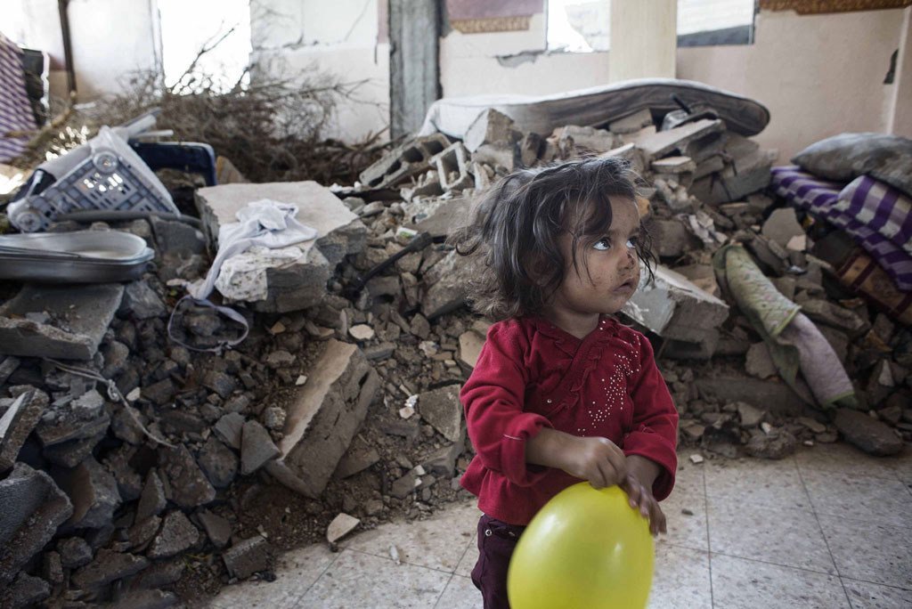 (من الأرشيف) يعاني ما يقرب من 400 الف طفل في غزة من حالات ضغط نفسي نتيجة للصراع المسلح في الصيف الماضي. 