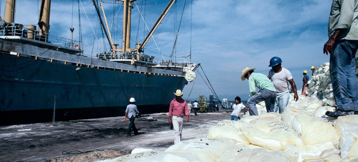 Trabajadores en un puerto de México. Foto de archivo: Banco Mundial/Guiseppe Franchini