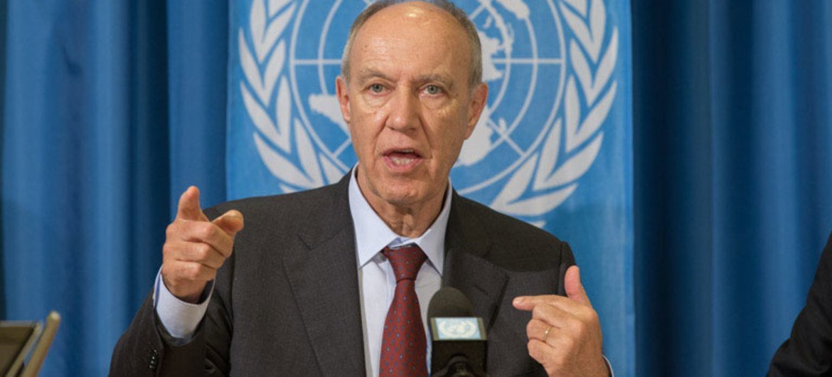 WIPO Director General Francis Gurry presents the World Intellectual Property Indicators 2014 at a press conference in Geneva.