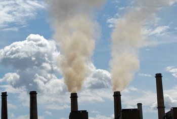Smoke stacks of a coal-fired power plant in Kosovo (file). World Bank/Lundrim Aliu