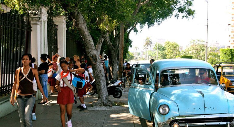 Salida de la escuela en La Habana, Cuba.