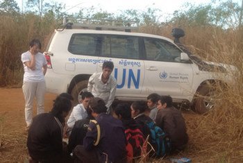 Members of the UN Human Rights Office in Cambodia interview Montagnard asylum seekers in forest © OHCHR Cambodia