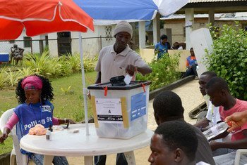 A voter casting his ballot in the senatorial elections in Liberia on 20 December 2014.