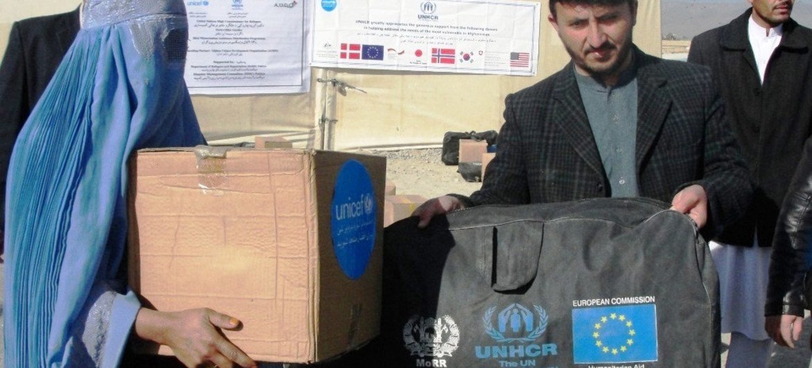 UNHCR and its partners in Afghanistan begin distribution of cold-weather supplies to some of the most vulnerable in the south-eastern Paktya province.