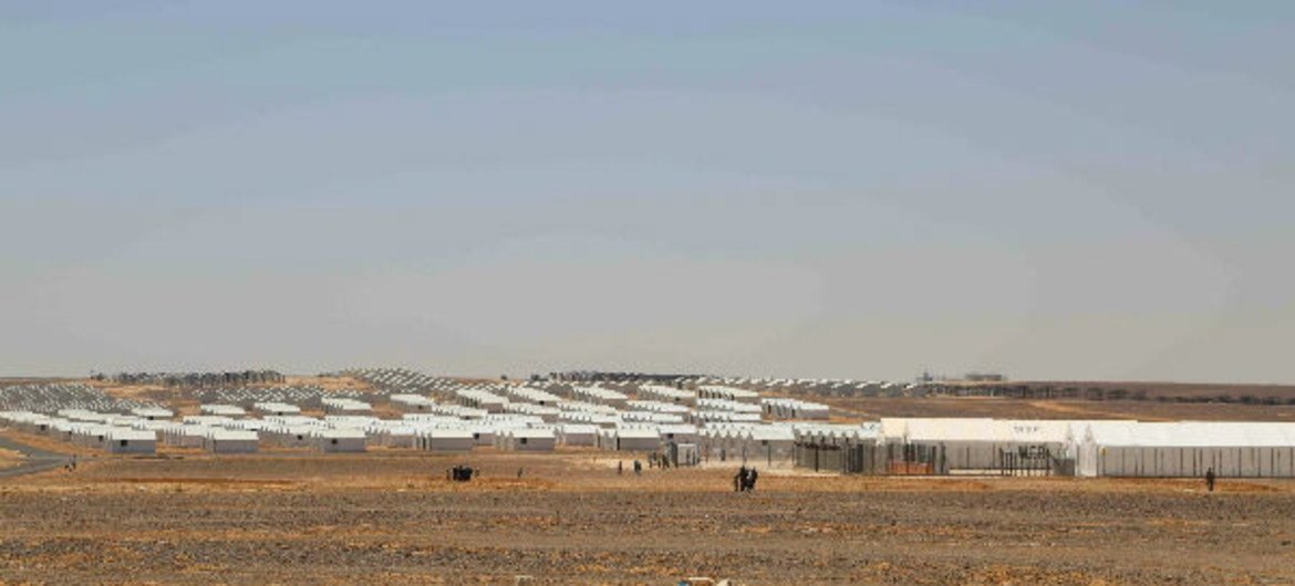 مخيم الأزرق للاجئين السوريين في الأردن (أرشيف: عام 2015)