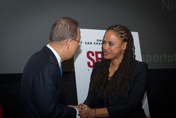 Secretary-General Ban Ki-moon meets film director Ava DuVernay at the advance screening of  'Selma: One Dream Can Change the World.'