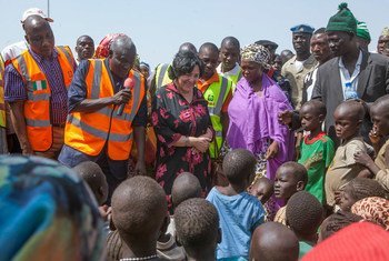الممثلة الخاصة للأمين العام لشؤون الأطفال والنزاعات المسلحة، ليلى زروقي خلال زيارة ليولا، نيجيريا. من صور الأمم المتحدة / أندرو أيسايبو
