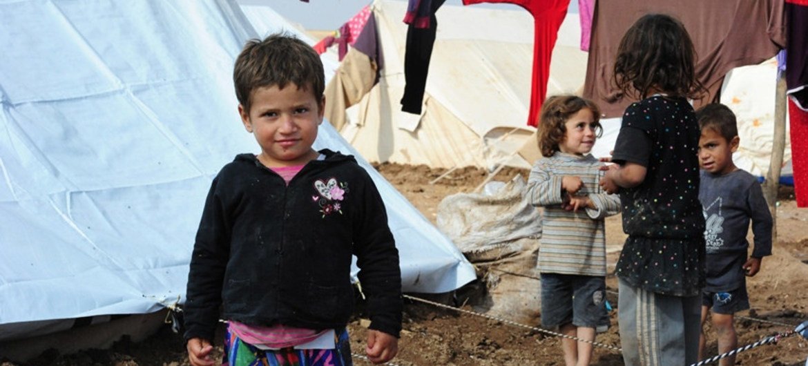 Niños yazidi desplazados por la violencia del grupo terrorista ISIS en Iraq. Foto: UNAMI