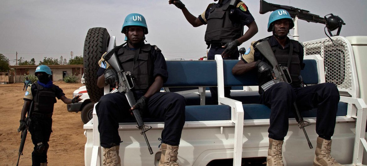 Des policiers sénégalais de la MINUSMA en patrouille au Mali.