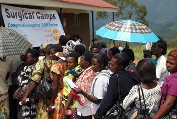 Women line up at the Kanungu Health Centre IV in Uganda to receive HIV and cervical cancer counselling and testing.