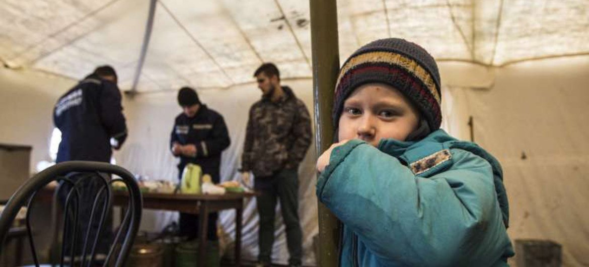 Desde marzo de 2014, unos 42 niños han muerto en Ucrania como consecuencia de las minas antipersonales. Foto: ACNUR/B. Kinashchuk