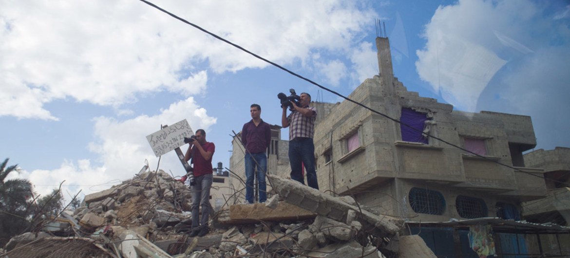 لا تزال عملية إعادة الإعمار في غزة بطيئة. من صور الأمم المتحدة / إسكندر ديبيبى