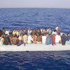 难民和移民冒险偷渡地中海抵达意大利兰佩杜萨。（资料）
