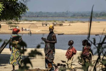 Central African Republic (CAR) refugees on the banks of the Oubangui River on the Democratic Republic of the Congo (DRC) side.