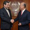 Le Directeur général de l'Agence internationale de l'énergie atomique (AIEA), Yukiya Amano (à droite), rencontre le le Vice-ministre iranien des affaires étrangères, Seyed Abbas Araghchi, au siège de l'AIEA à Vienne, en Autriche, le 24 février 2015. Photo