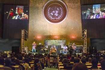 Concert Ebola à l'Assemblée générale de l'ONU. Photo ONU/Mark Garten