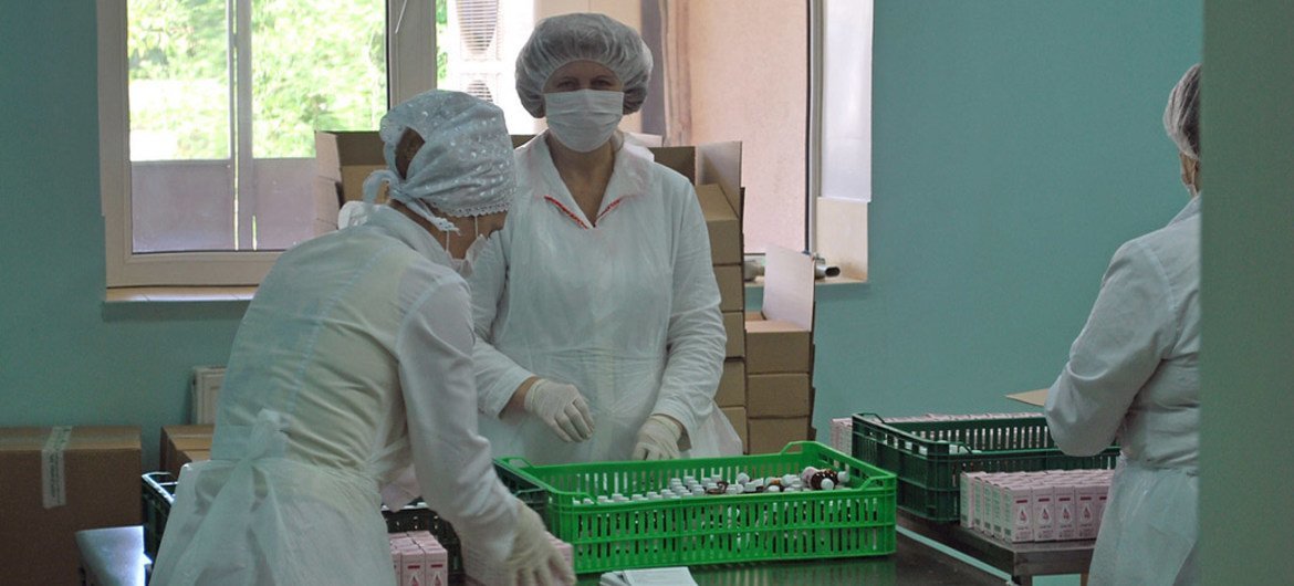 Women employees at a private company pack pharmaceuticals in Moldova. World Bank/Victor Neagu