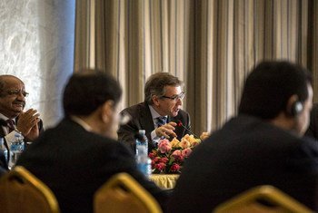 Special Representative and head of the UN Support Mission in Libya (UNSMIL) Bernardino León (centre) briefs participants at a two-day meeting in Algiers.