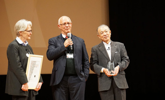 Embaixador da Boa Vontade da OMS, Yohei Sasakawa, à direita