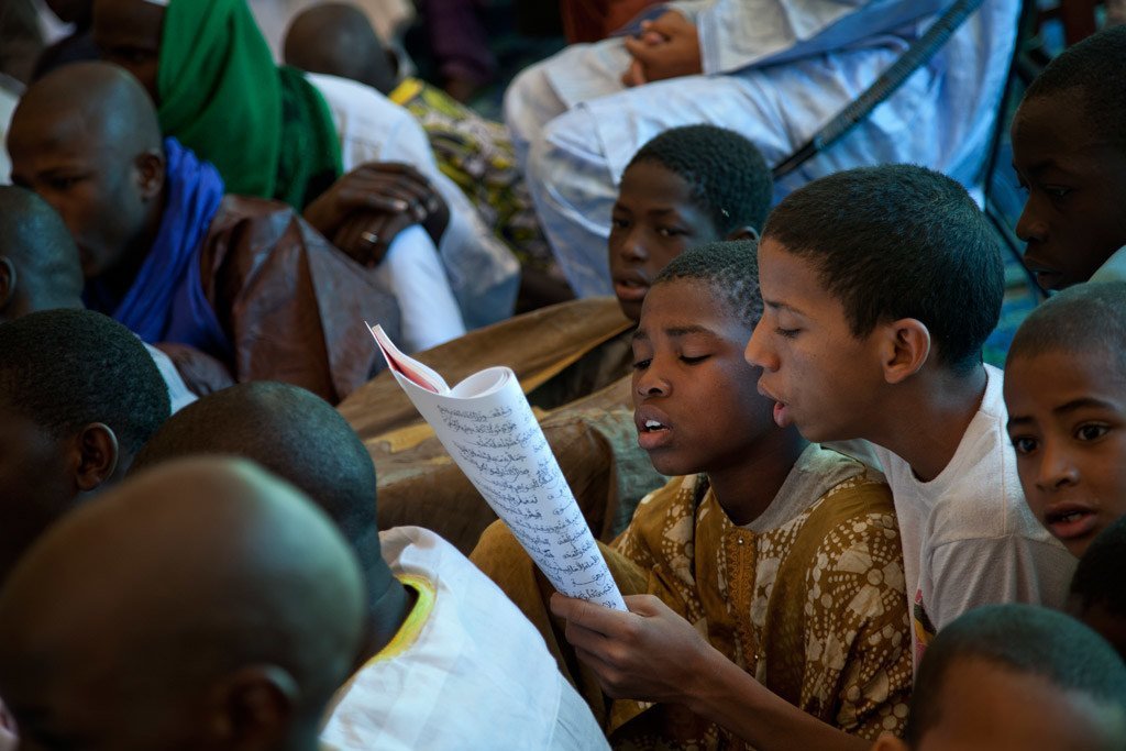 Des enfants lisent de la poésie lors d'un festival à Tombouctou, au Mali (archives).