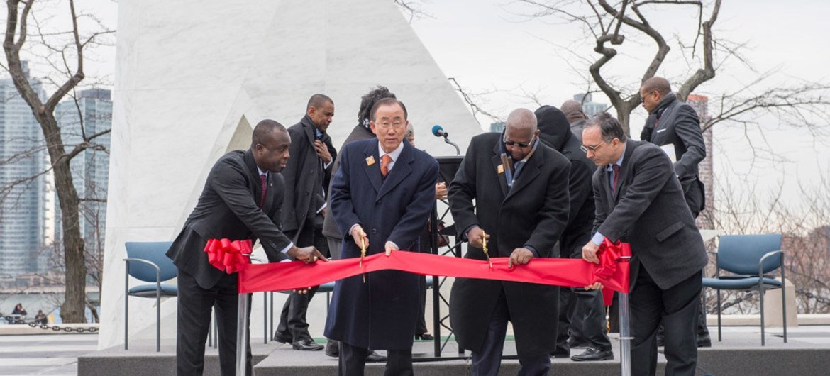 Secretary-General Ban Ki-moon (centre left) and Sam Kutesa (centre right), President of the General Assembly, cut the ribbon at the unveiling ceremony of “The Ark of Return,” the Permanent Memorial to honour the Victims of Slavery and the Transatlantic Slave Trade.