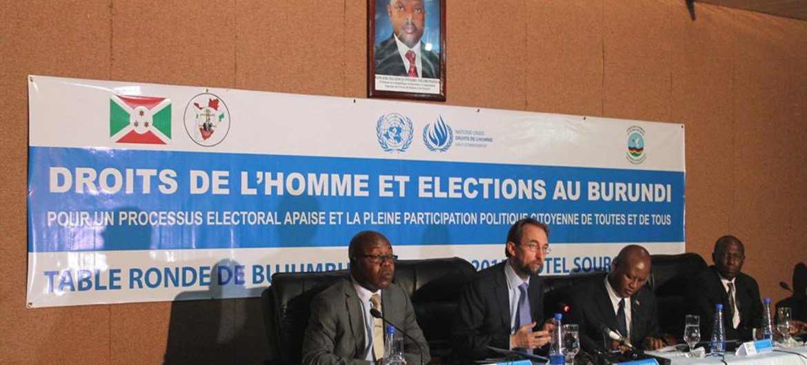 人权高专扎伊德在布隆迪参加一个圆桌会议。图片来源：联合国布隆迪选举观察团