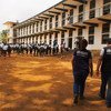 Niños en Sierra Leona vuelven a la escuela tras crisis del ébola. Foto: OMS/N. Alexander