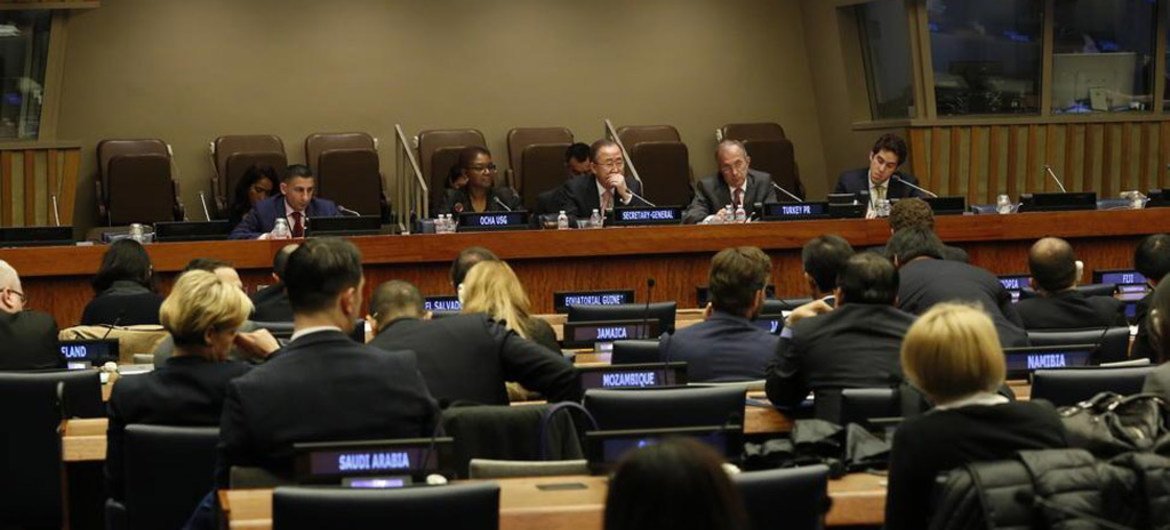 Secretary-General Ban Ki-moon (centre, top) brief Member States on the World Humanitarian Summit.