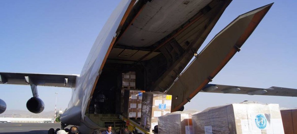 Une cargaison de médicaments et de fournitures médicales de l'OMS arrivant à Sanaa, au Yémen. Photo OMS Yémen
