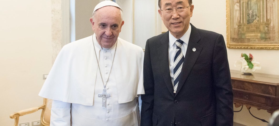 El Secretario General de la ONU se reunió con el Papa Francisco en el Vaticano en abril. Foto de archivo: ONU/Mark Garten