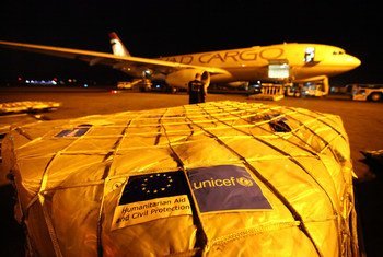 Un avión con 40 toneladas de materiales de ayuda humanitaria aterrizó en Katmandú para asistir a unos 1,7 millones de niños afectados por el terremoto del 25 de abril en Nepal. Foto: UNICEF/Kiran Panday