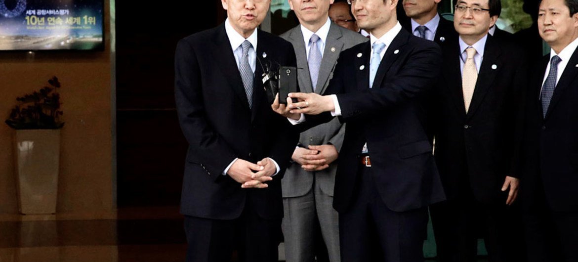 Secretary-General Ban Ki-moon speaks to the press upon arrival in Seoul, Republic of Korea.