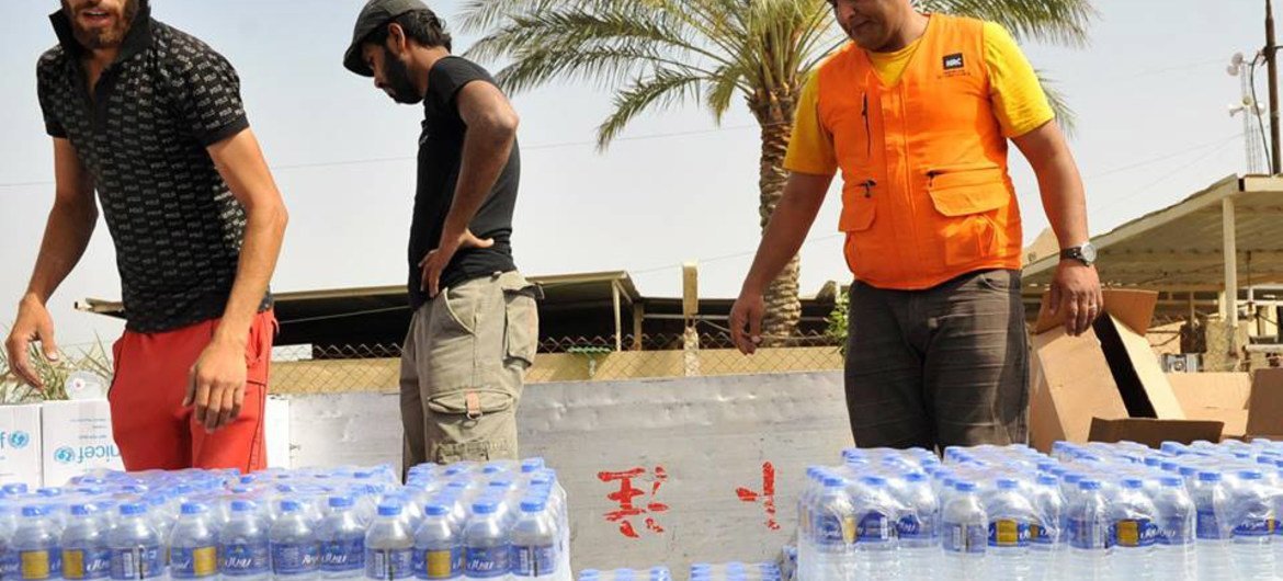 UNICEF and partners are providing bottled water and other essential items to displaced people in Iraq.
