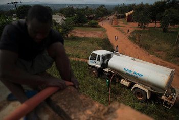 UNHCR is trucking in clean water as one of the responses to the cholera outbreak in the Kagunga area of Tanzania.