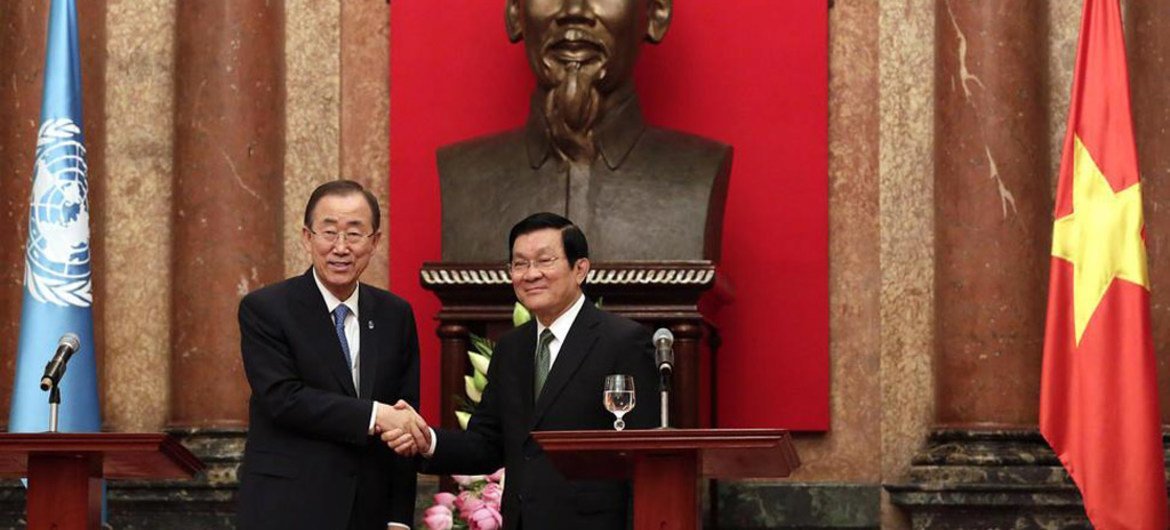 Ban Ki-moon y Truong Tan Sang en Hanoi. Foto: ONU/Evan Schneider
