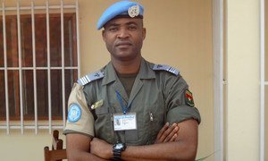 Oscar Ouedraogo, Casque bleu de l’ONU, est officier pénitentiaire au sein de la Mission intégrée multidimensionnelle de stabilisation des Nations Unies en République centrafricaine (MINUSCA). Photo : MINUSCA