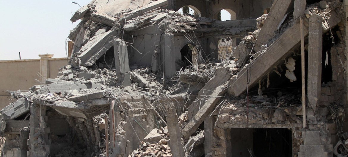 Les restes d'une école à Sanaa, la capitale du Yémen. L'école a été lourdement endommagée lors d'une frappe aérienne. Photo : UNICEF / Mohammed Mahmoud