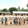 莫桑比克一所小学的儿童在玩耍。图片来源：联合国儿基会/Giacomo Pirozzi