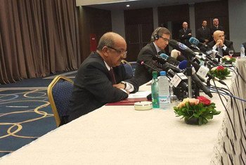 Opening remarks by Special Representative Bernardino León (second left) at Libyan political leaders and activists meeting in Algeria.