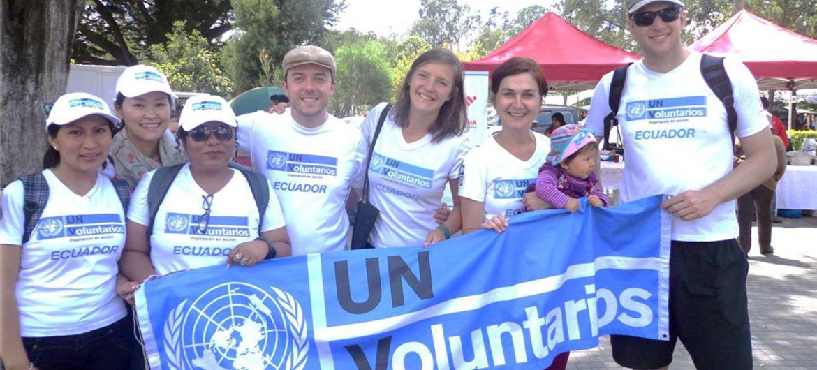 Piera Zuccherin (second from right) with other UN volunteers during the celebration of World Rural Woman's Day in Ecuador in 2014.