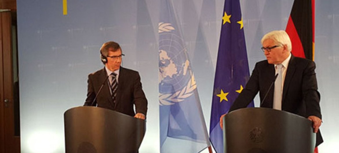 Special Representative and head of the UN Support Mission in Libya (UNSMIL) Bernardino León (left) and German Foreign Minister Frank-Walter Steinmeier at a press conference in Berlin.