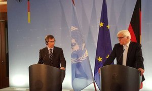 Special Representative and head of the UN Support Mission in Libya (UNSMIL) Bernardino León (left) and German Foreign Minister Frank-Walter Steinmeier at a press conference in Berlin.