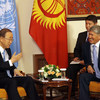 Ban Ki-moon y Almazbek Atambaev, presidente de Kirguistán. Foto: Sistema de la ONU en Kirguistán