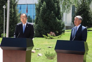 Secretary-General Ban Ki-moon (left) holds press conference with President Almazbek Atambaev of Kyrgyzstan in Bishkek.