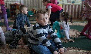 Des enfants dans la ville de Debaltseve, dans la région de Donetsk, en Ukraine. Photo UNICEF/Aleksey Filippov (archives)
