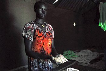 In January 2015, Nyachot displays a handful of maize grains that form part of the food ration she receives in Kakuma Refugee Camp, Kenya, where she lives with her four children.