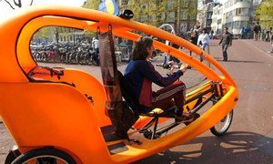 Такси-велосипед в Амстердаме. 